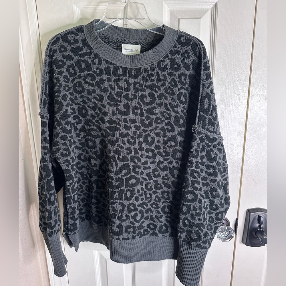 Abercrombie & Fitch Animal Print sweater